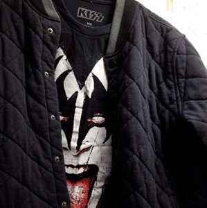 Kiss black medium shirt.
